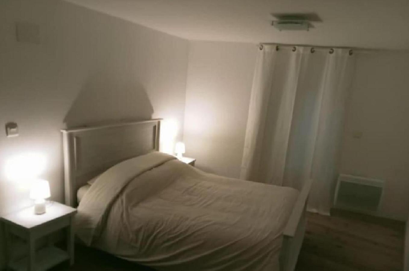 Au Doux Clocher Pieusse Esterno foto